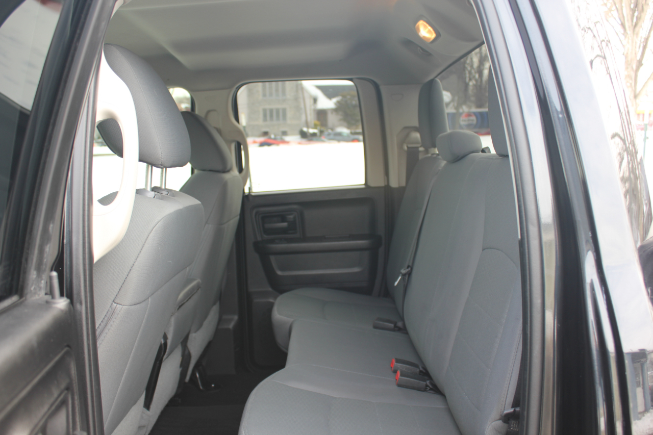 RAM 1500 Tradesman Quad Cab 4WD 2016