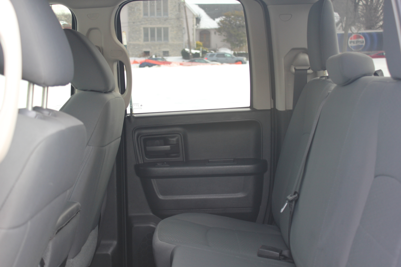 RAM 1500 Tradesman Quad Cab 4WD 2016