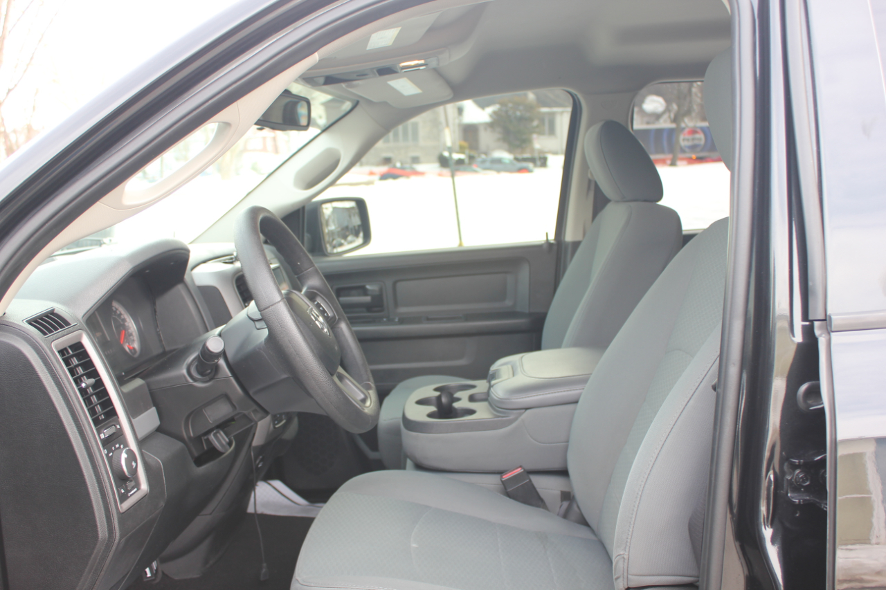 RAM 1500 Tradesman Quad Cab 4WD 2016