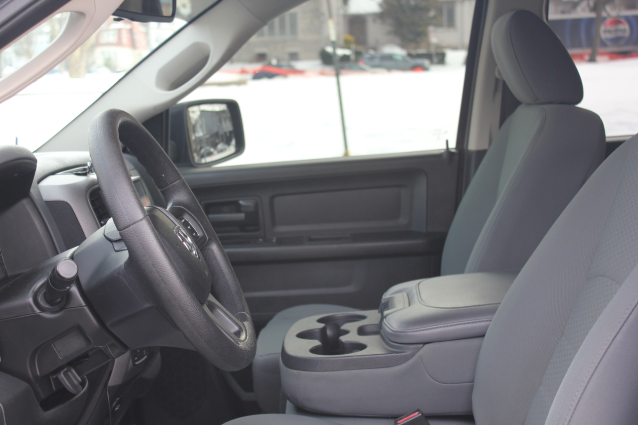 RAM 1500 Tradesman Quad Cab 4WD 2016