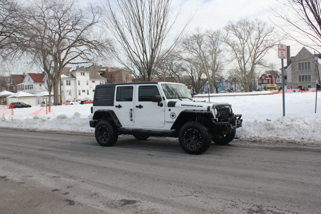 Jeep Wrangler Unlimited Sahara 4WD 2012