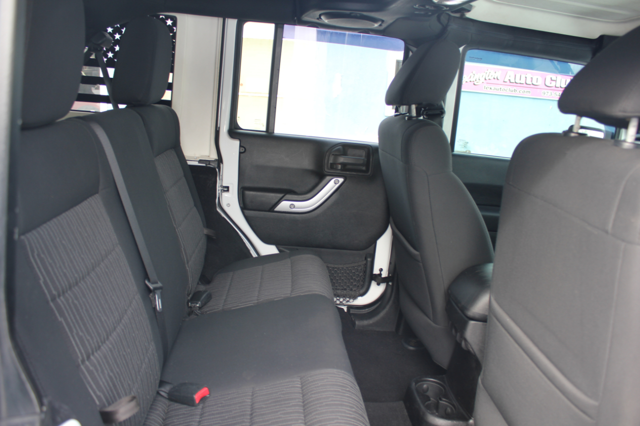 Jeep Wrangler Unlimited Sahara 4WD 2012