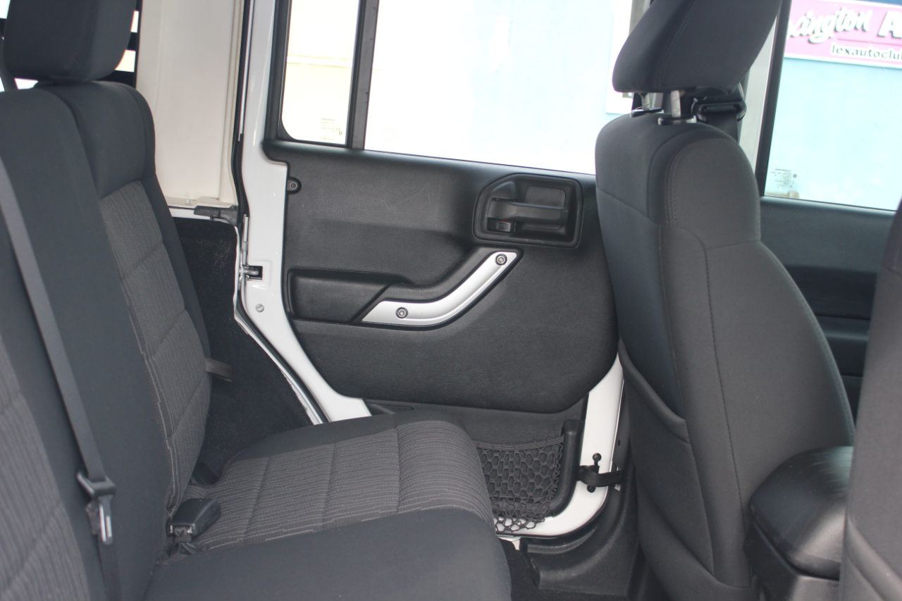 Jeep Wrangler Unlimited Sahara 4WD 2012