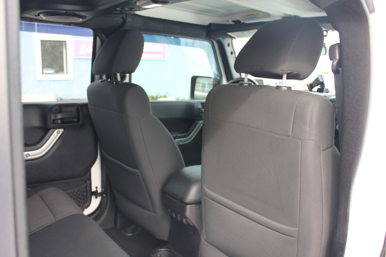 Jeep Wrangler Unlimited Sahara 4WD 2012