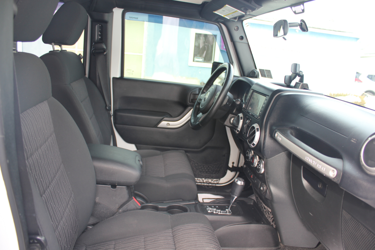 Jeep Wrangler Unlimited Sahara 4WD 2012