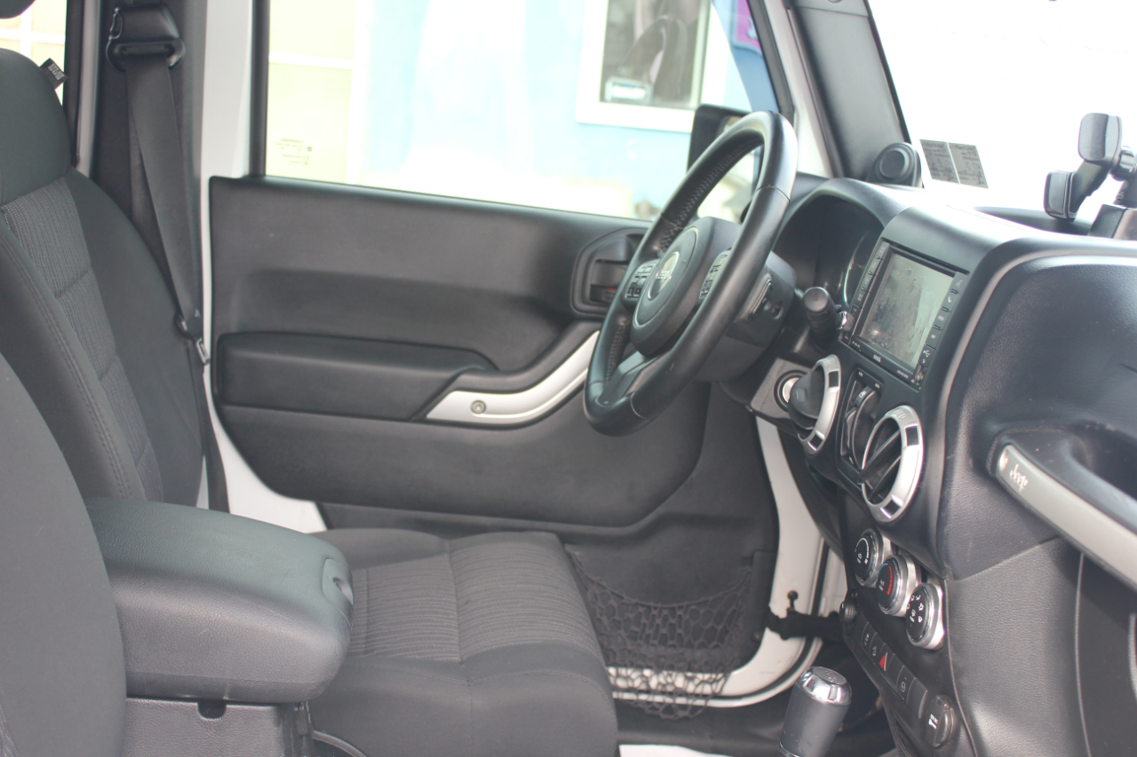 Jeep Wrangler Unlimited Sahara 4WD 2012