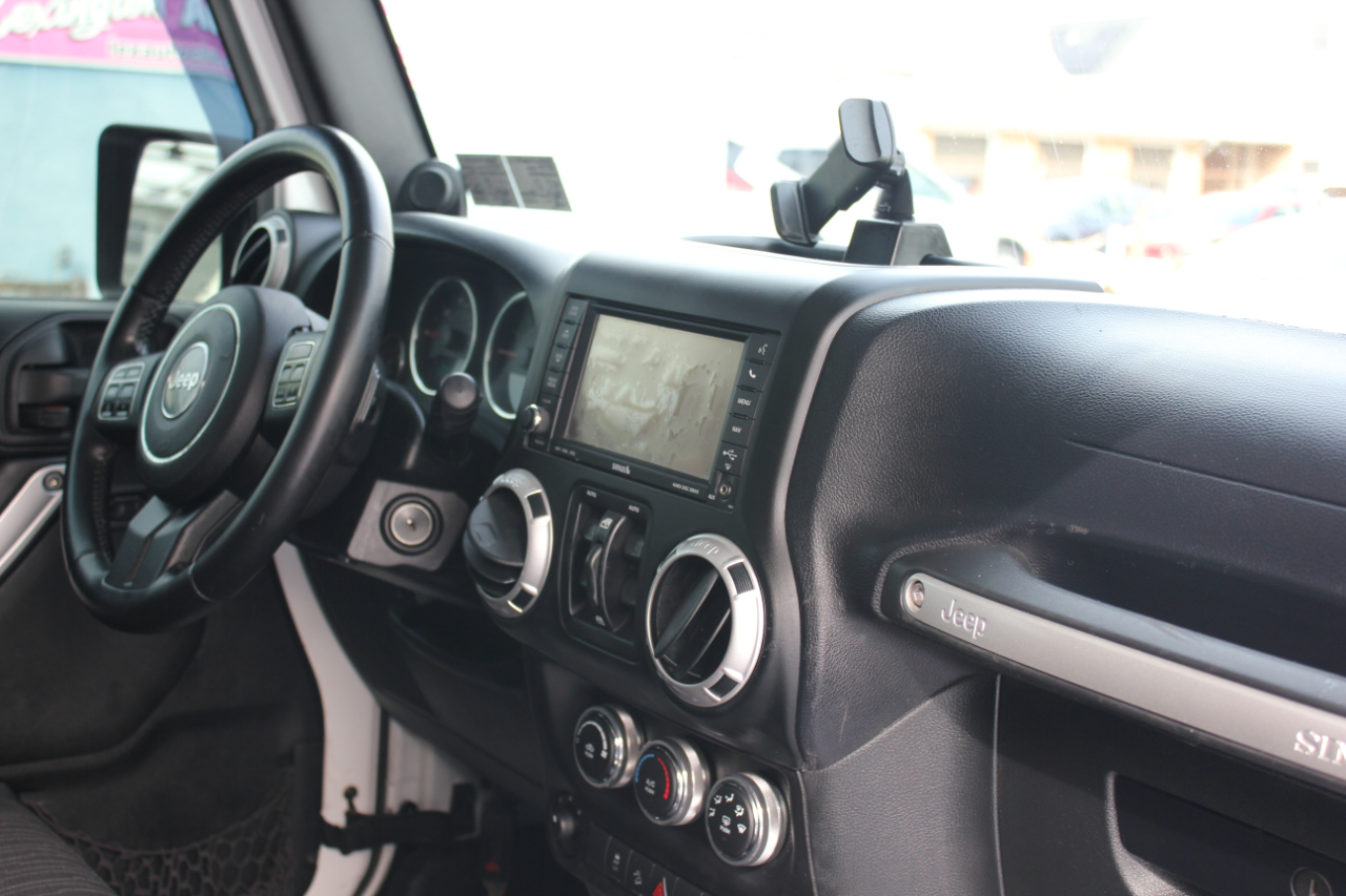 Jeep Wrangler Unlimited Sahara 4WD 2012