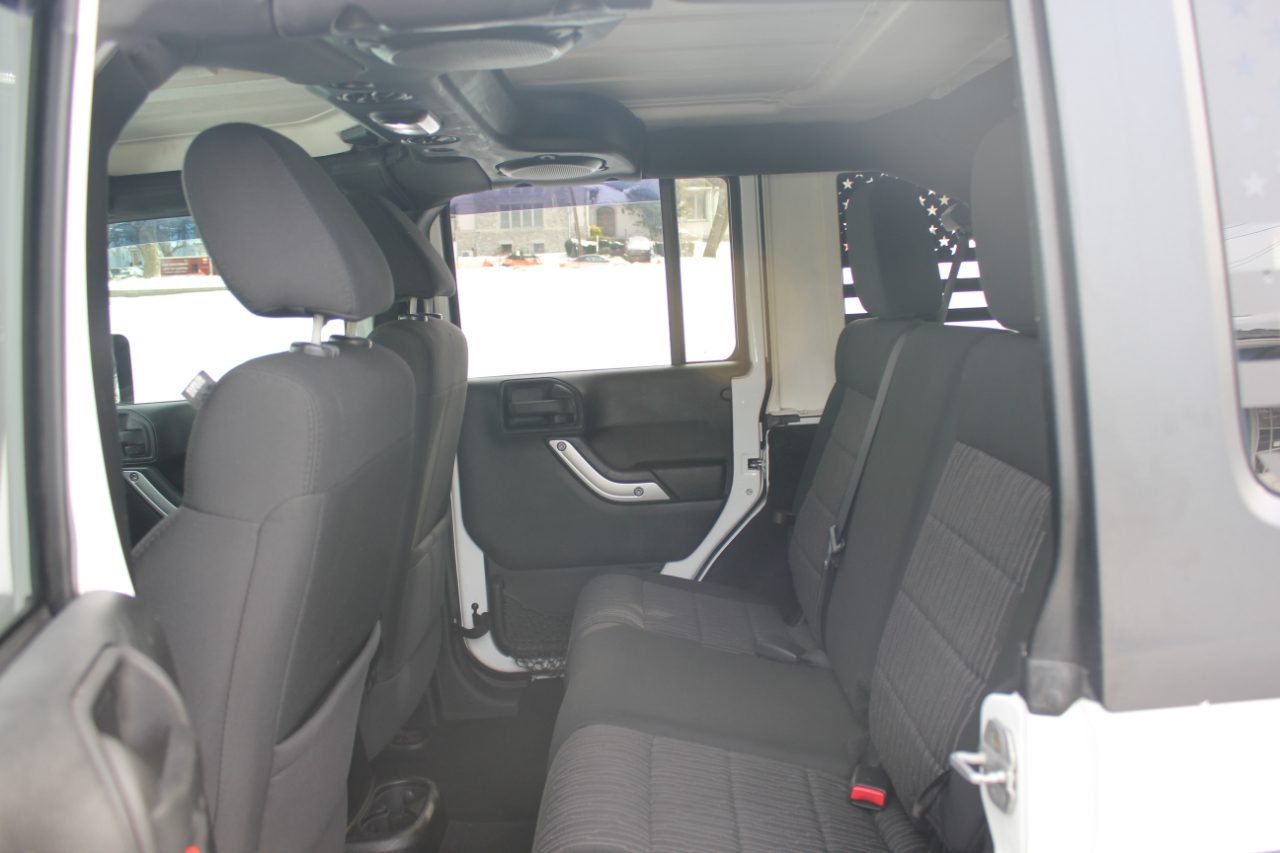 Jeep Wrangler Unlimited Sahara 4WD 2012