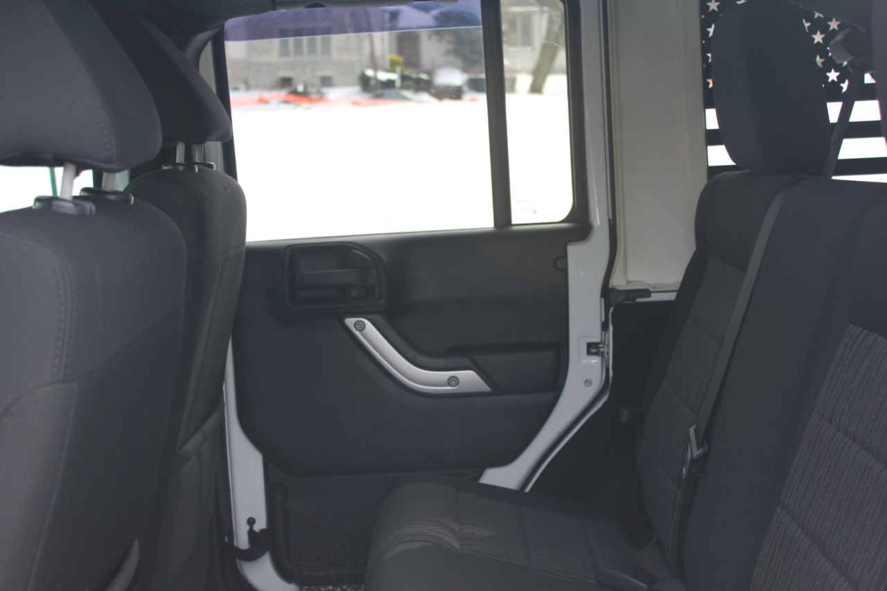 Jeep Wrangler Unlimited Sahara 4WD 2012