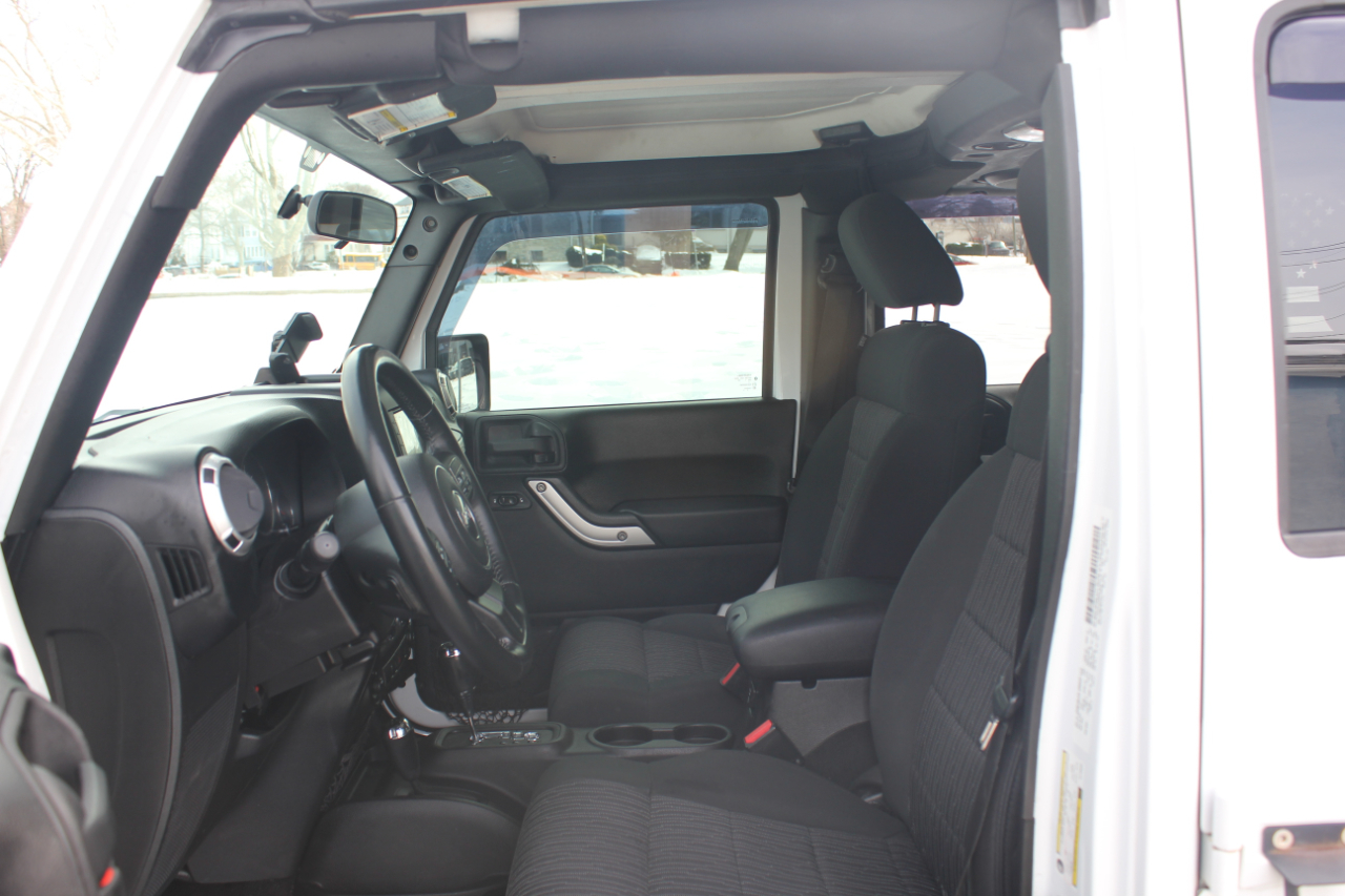 Jeep Wrangler Unlimited Sahara 4WD 2012