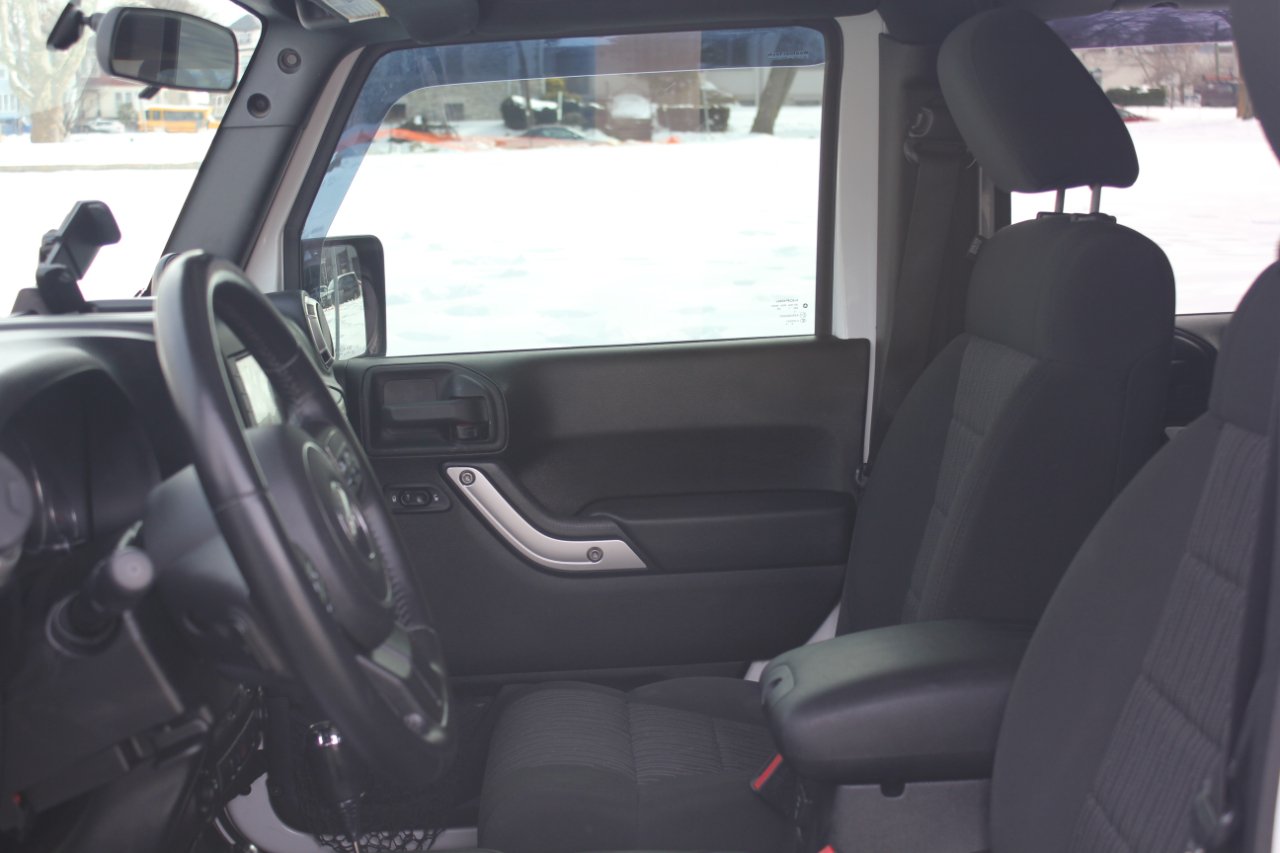 Jeep Wrangler Unlimited Sahara 4WD 2012