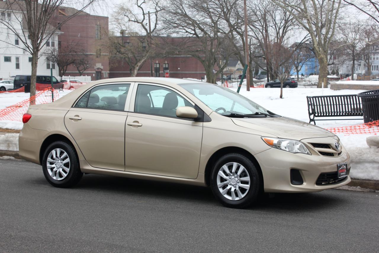 Toyota Corolla LE 4-Speed AT 2013