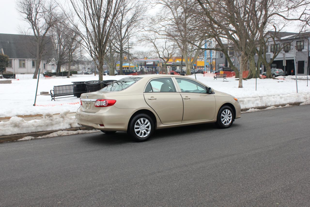 Toyota Corolla LE 4-Speed AT 2013