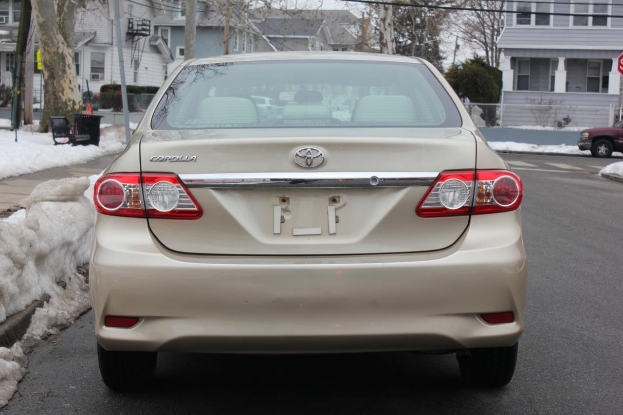 Toyota Corolla LE 4-Speed AT 2013