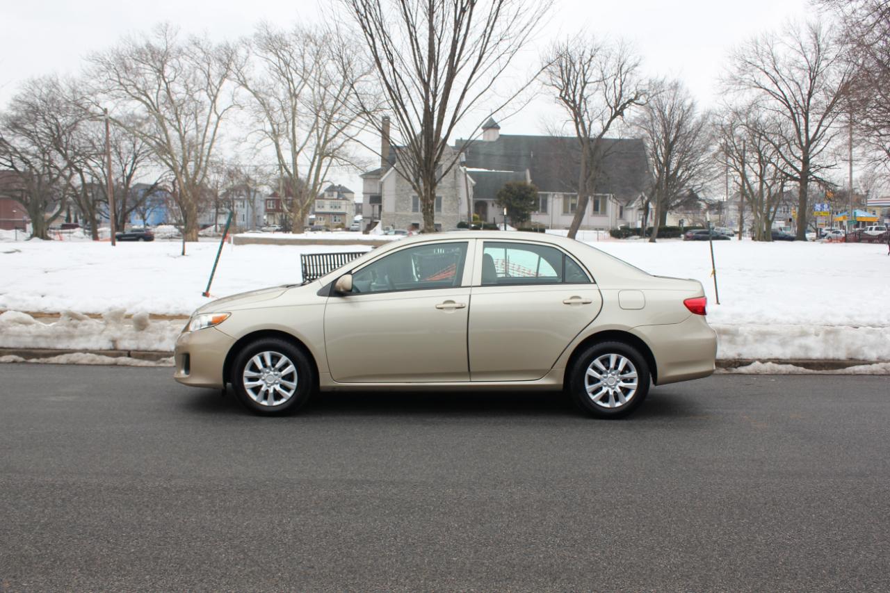 Toyota Corolla LE 4-Speed AT 2013