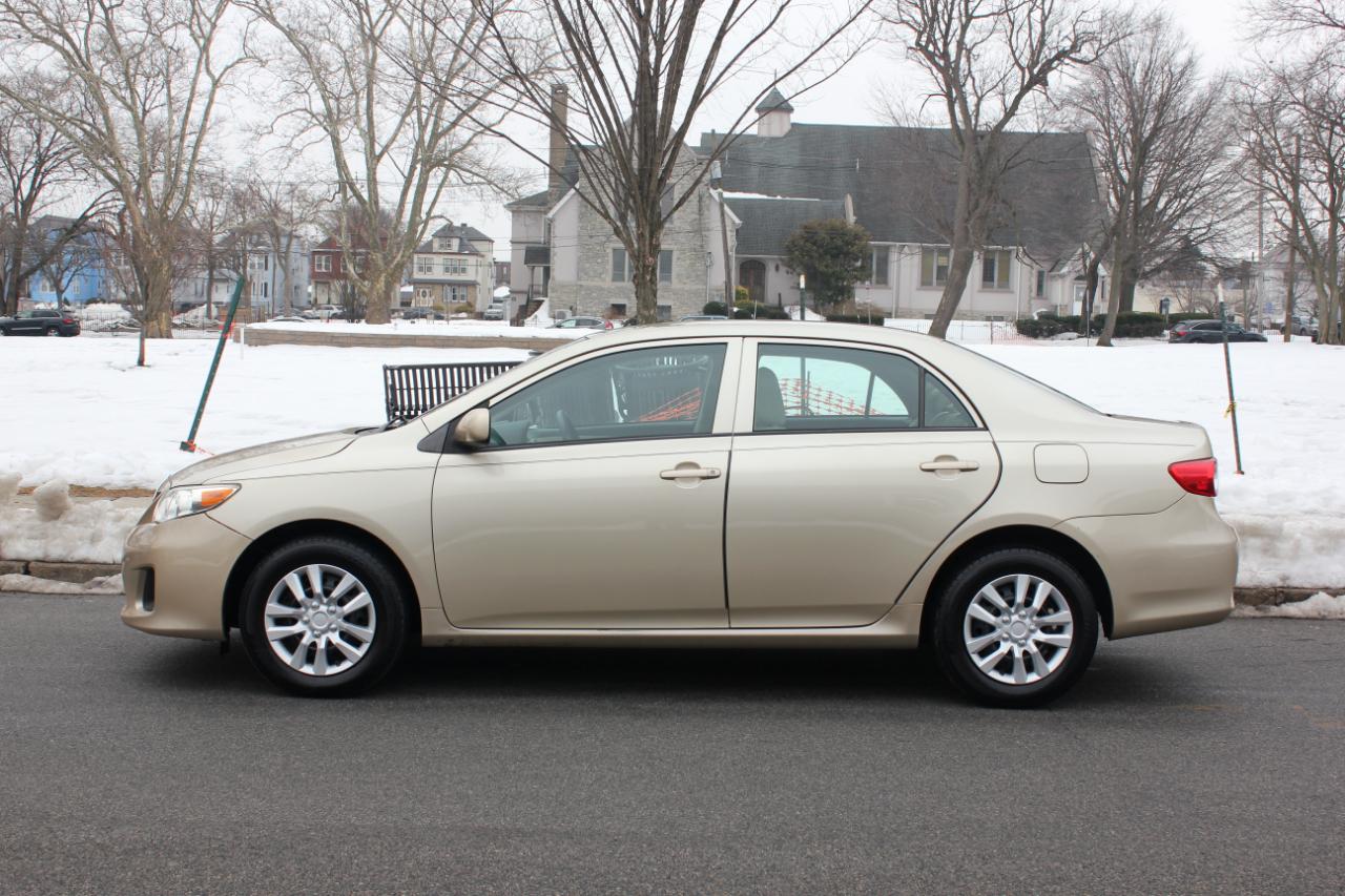 Toyota Corolla LE 4-Speed AT 2013