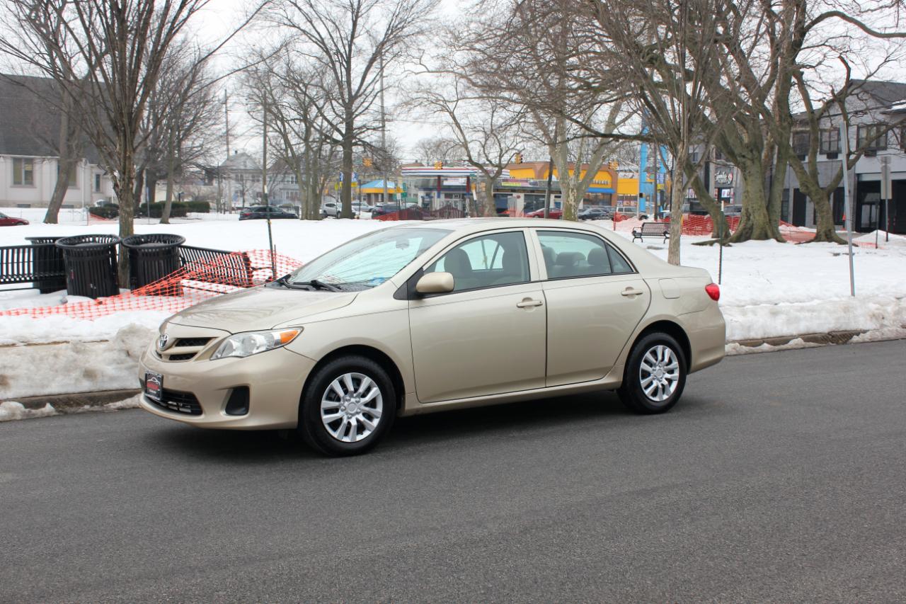 Toyota Corolla LE 4-Speed AT 2013
