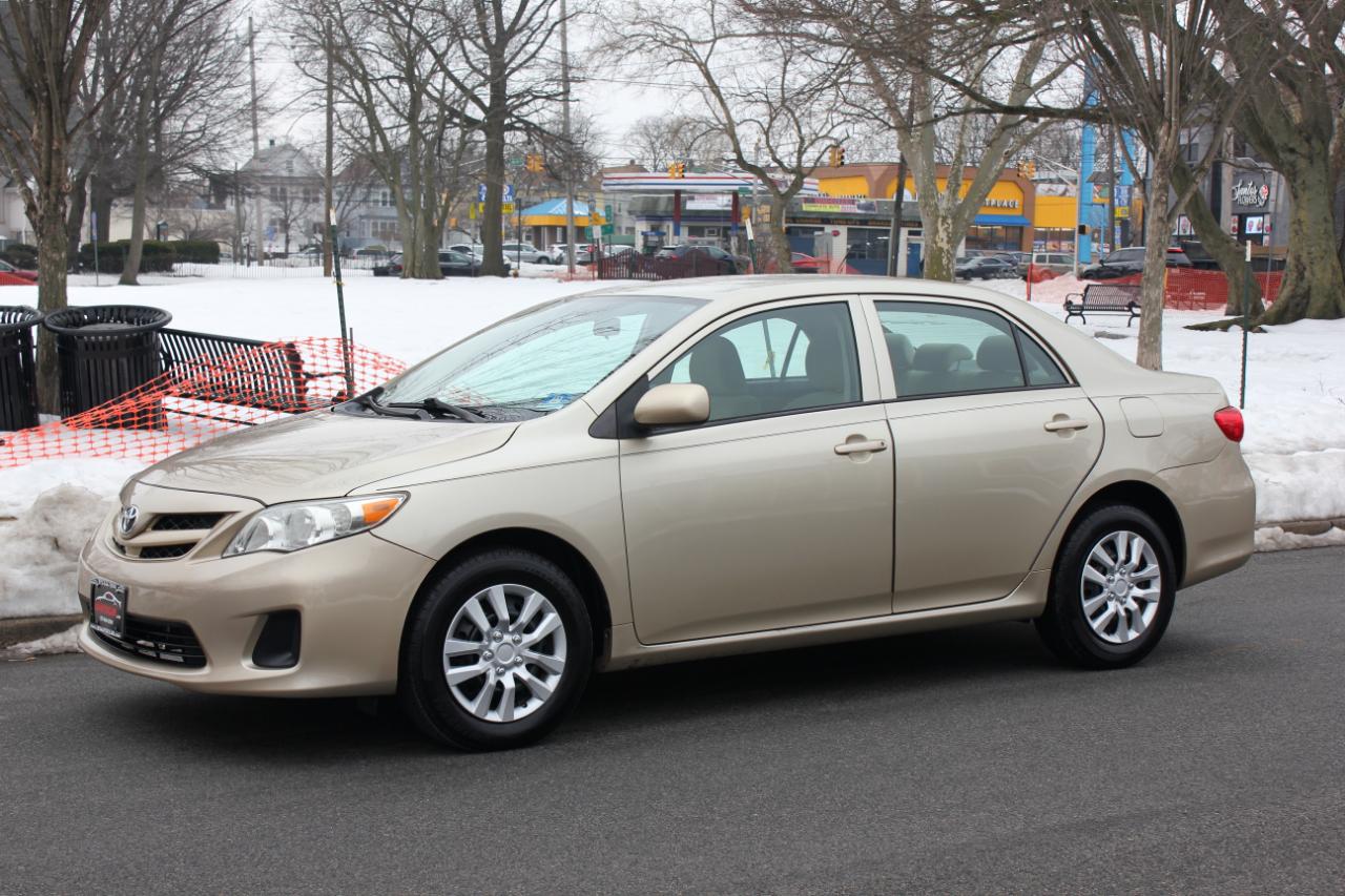Toyota Corolla LE 4-Speed AT 2013