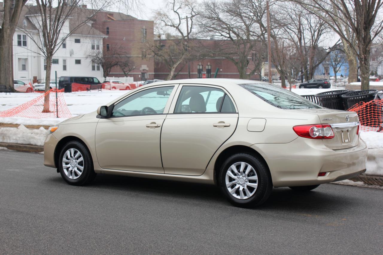 Toyota Corolla LE 4-Speed AT 2013