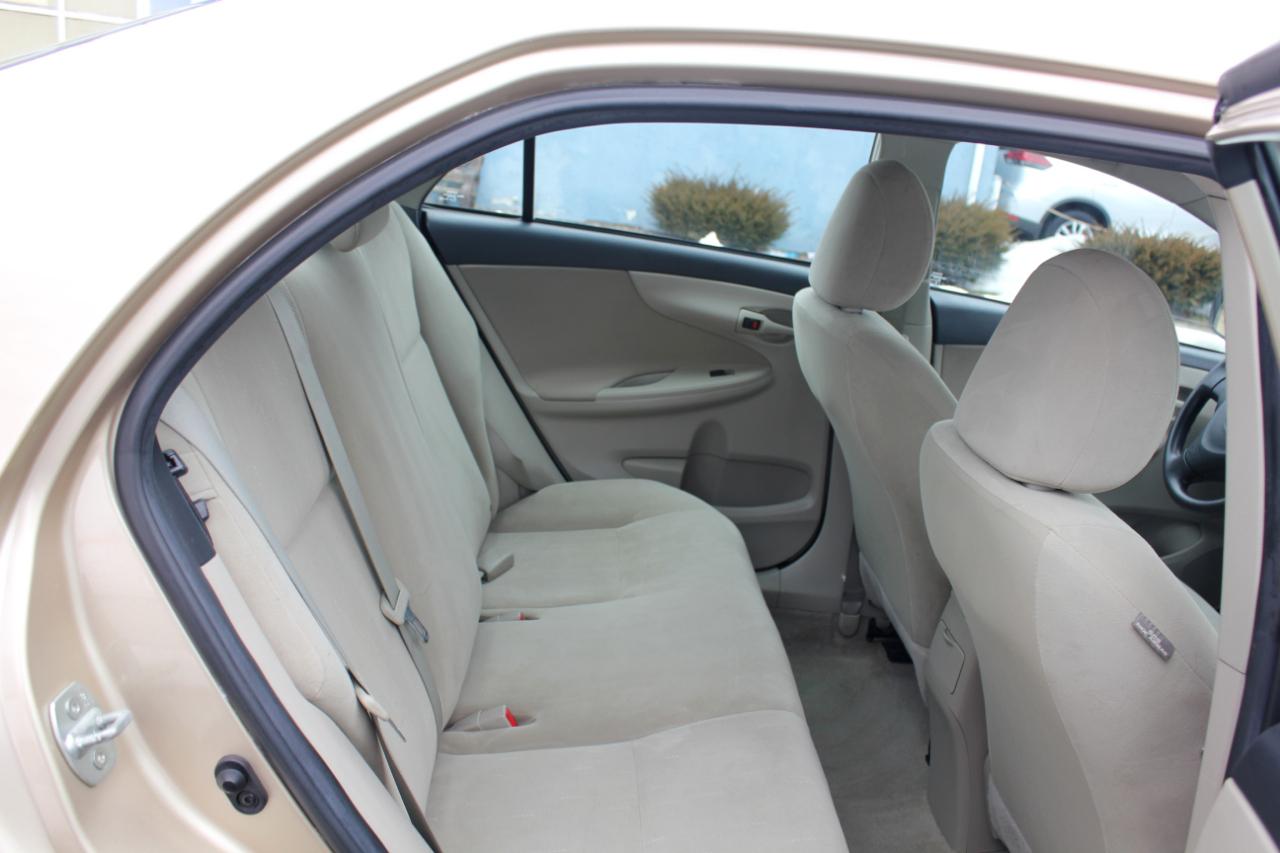 Toyota Corolla LE 4-Speed AT 2013