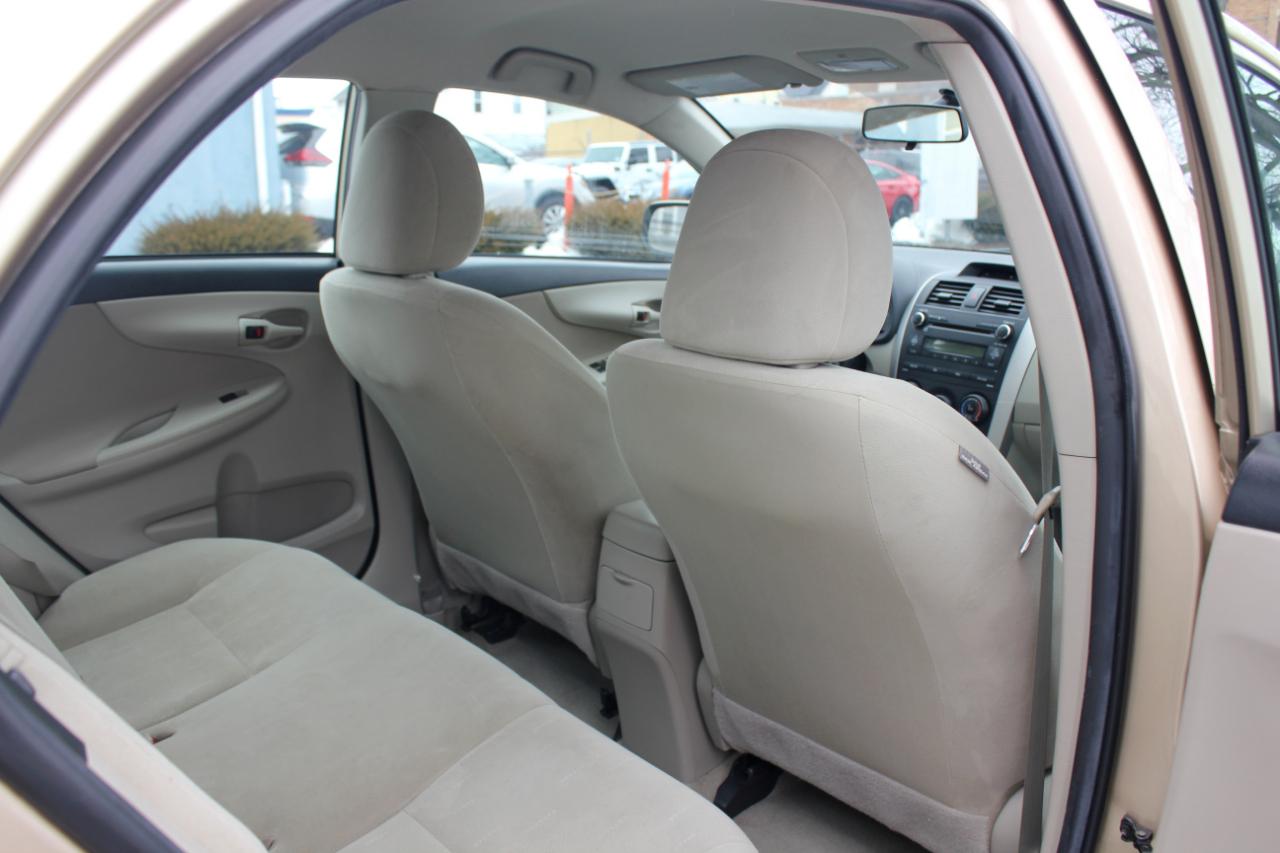 Toyota Corolla LE 4-Speed AT 2013