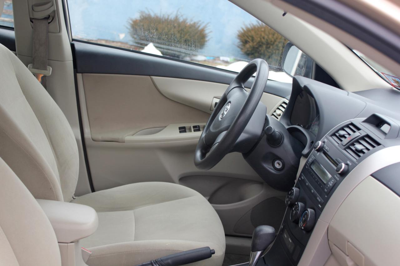 Toyota Corolla LE 4-Speed AT 2013