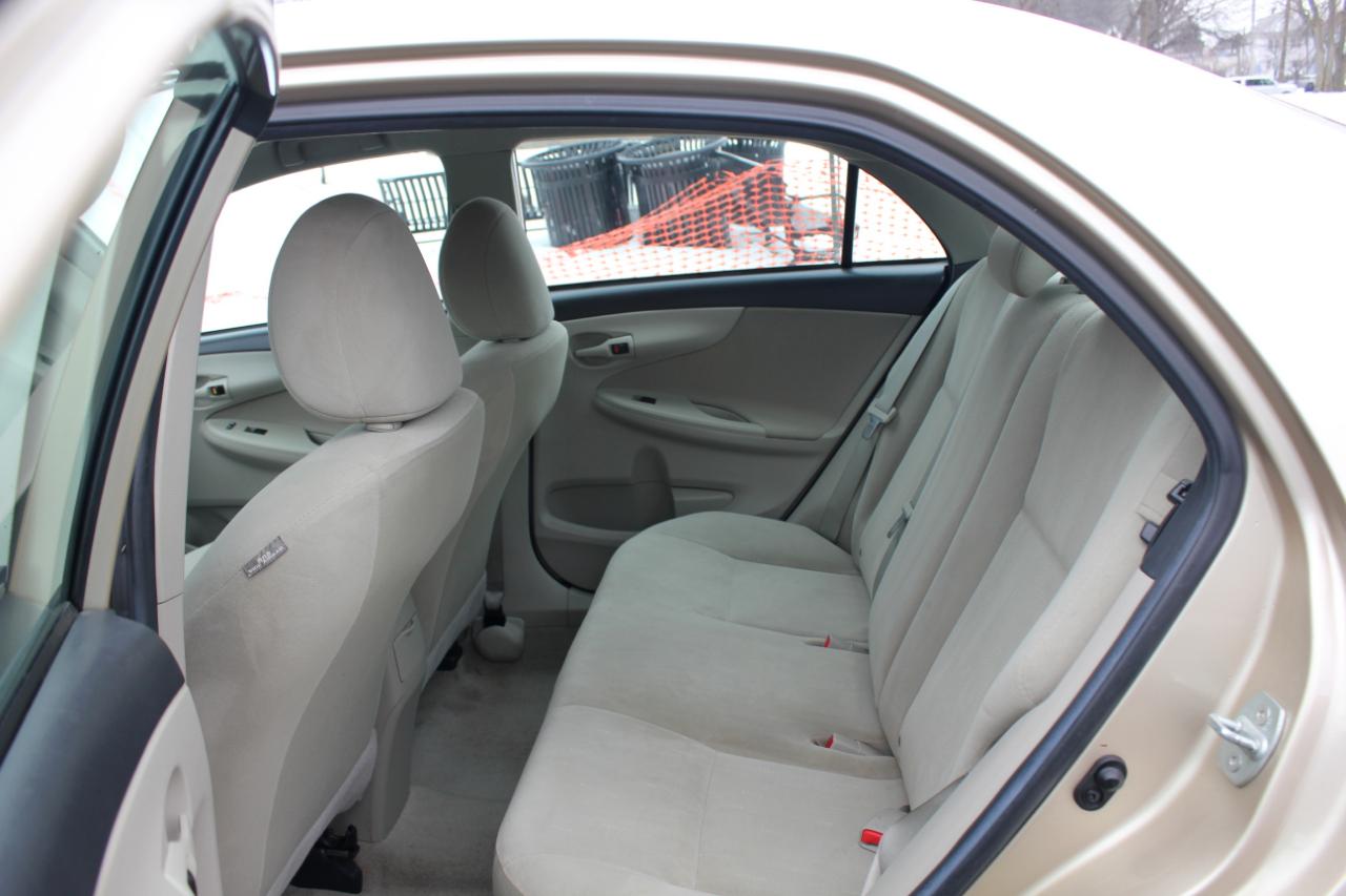 Toyota Corolla LE 4-Speed AT 2013