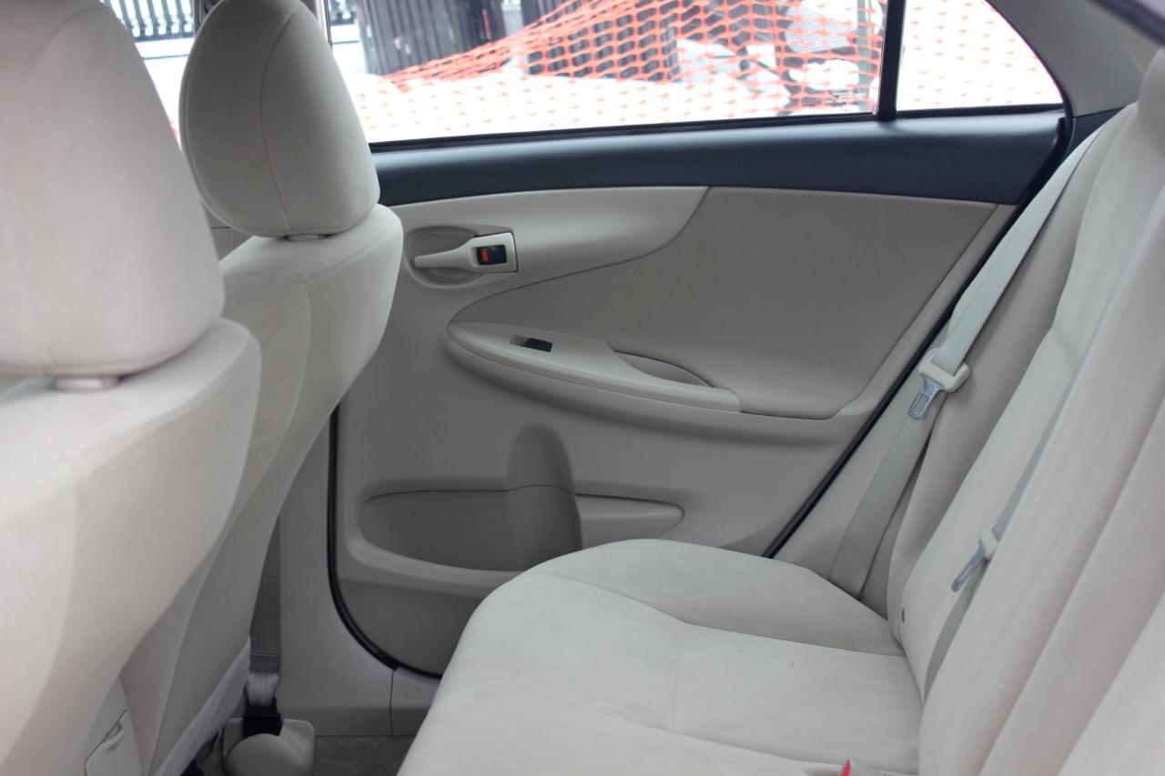 Toyota Corolla LE 4-Speed AT 2013