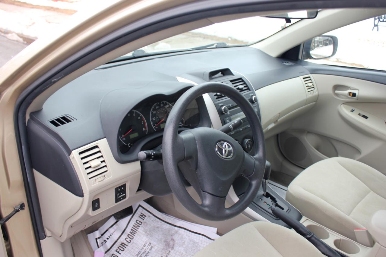 Toyota Corolla LE 4-Speed AT 2013