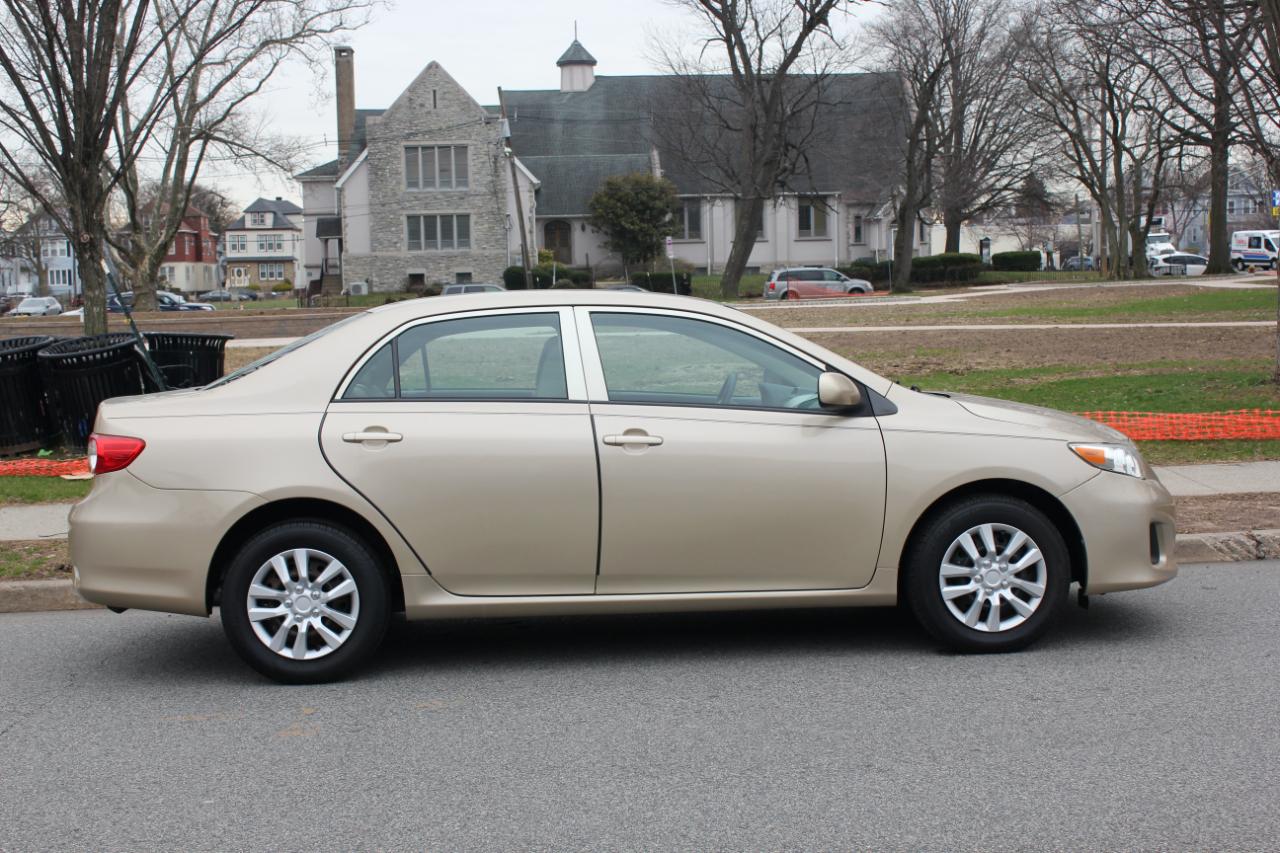 Toyota Corolla LE 4-Speed AT 2013