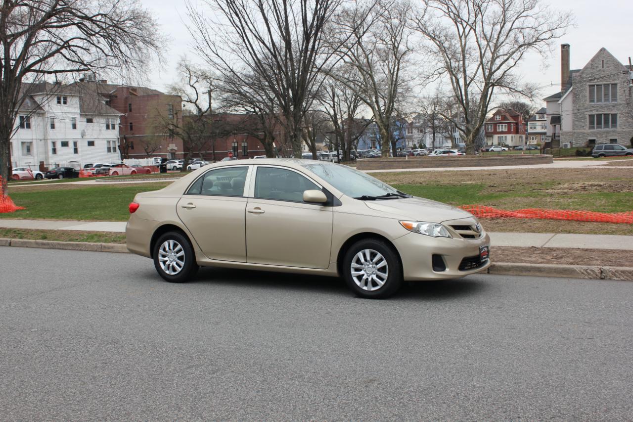 Toyota Corolla LE 4-Speed AT 2013