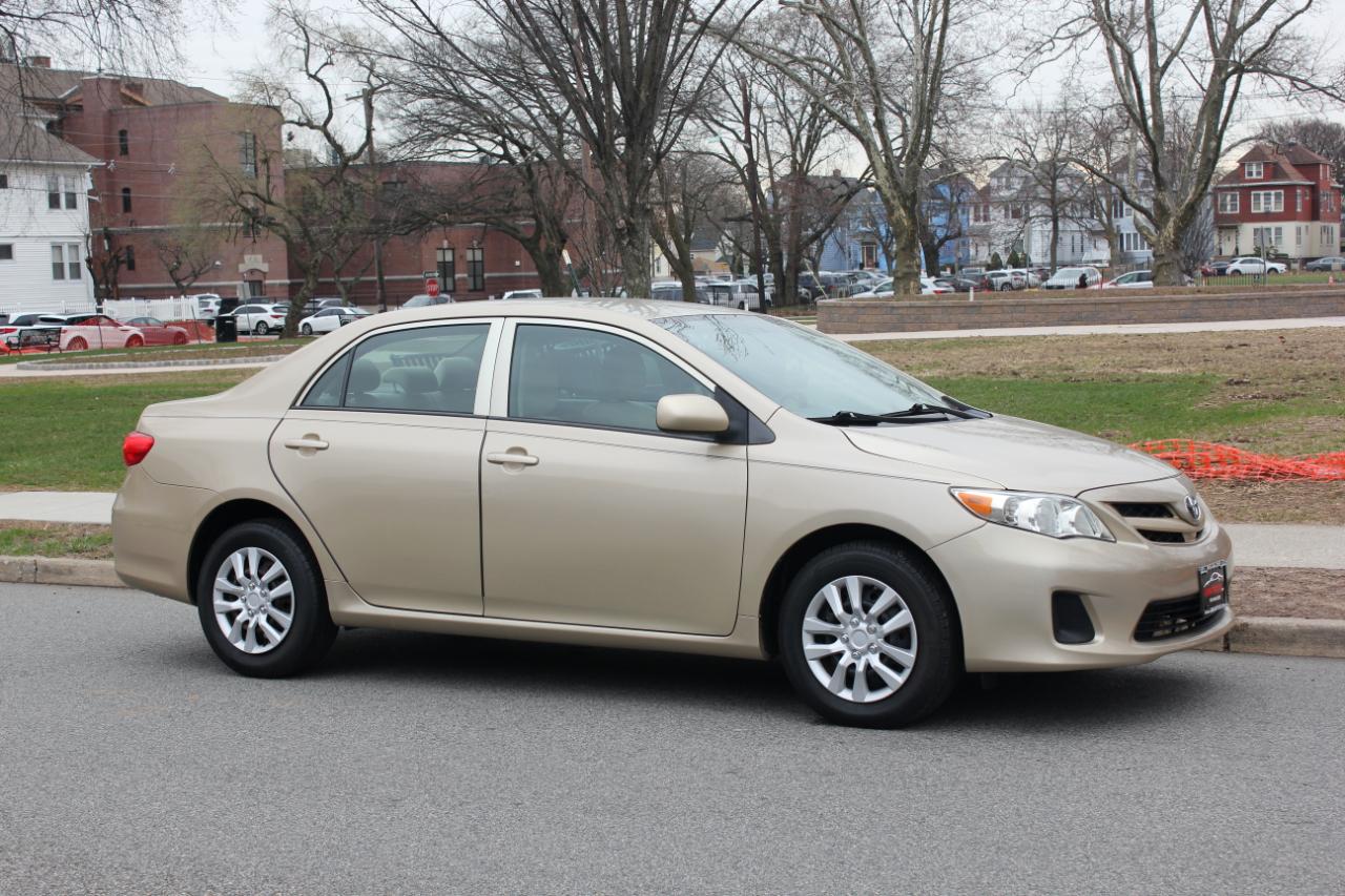 Toyota Corolla LE 4-Speed AT 2013