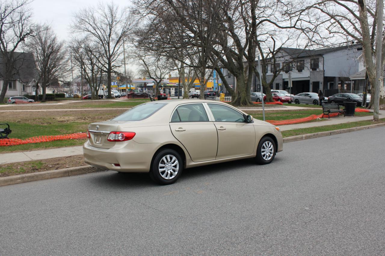Toyota Corolla LE 4-Speed AT 2013