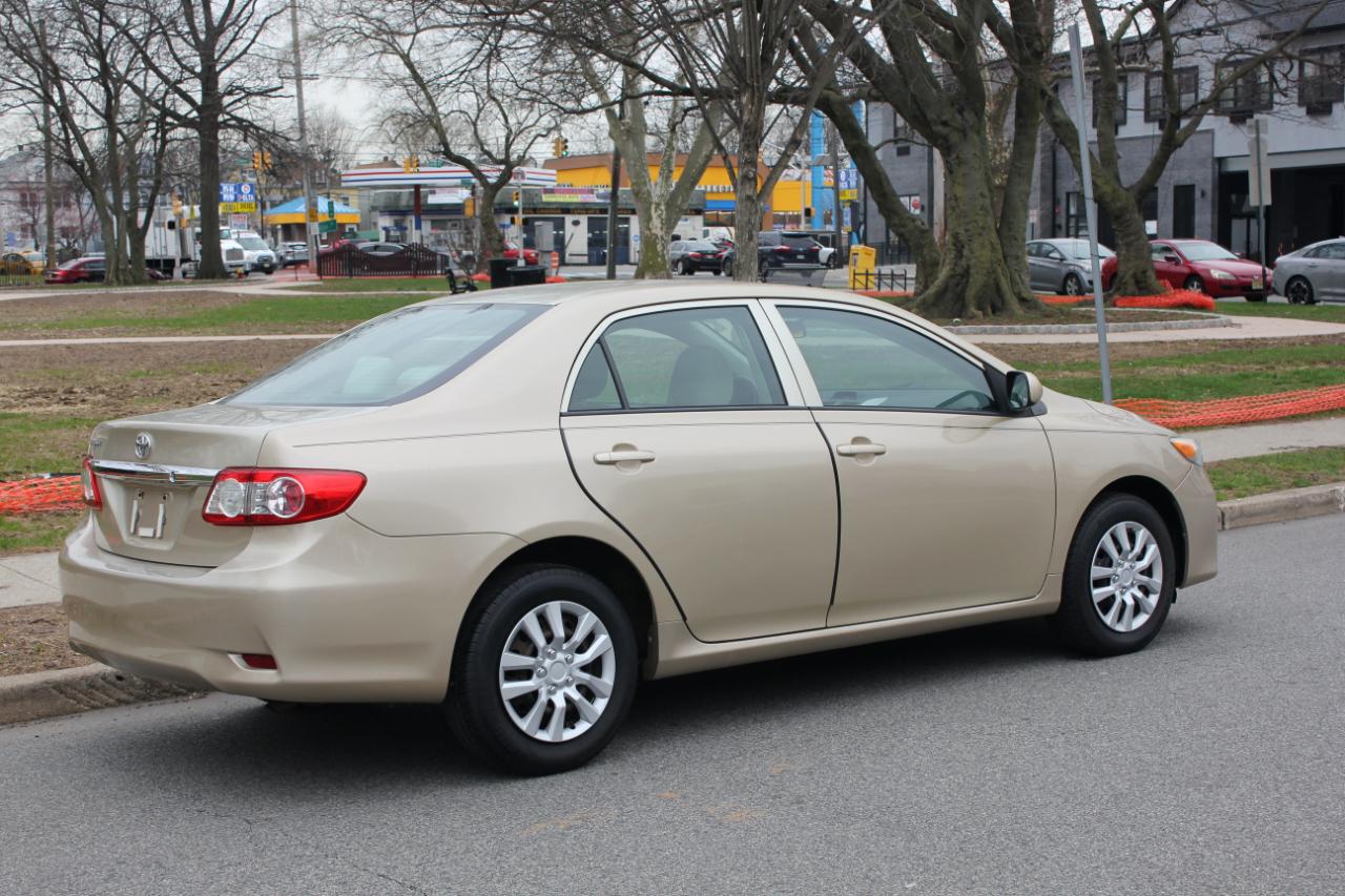 Toyota Corolla LE 4-Speed AT 2013