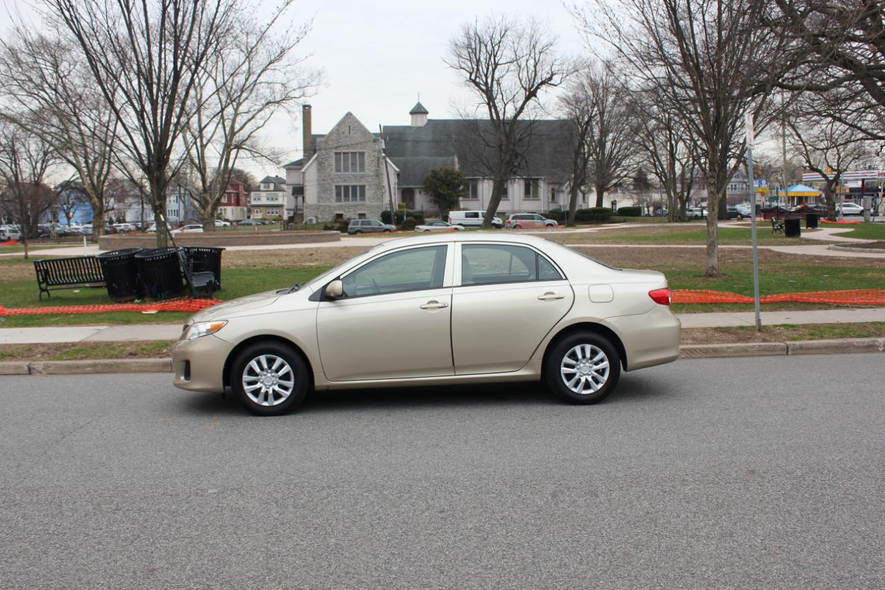 Toyota Corolla LE 4-Speed AT 2013