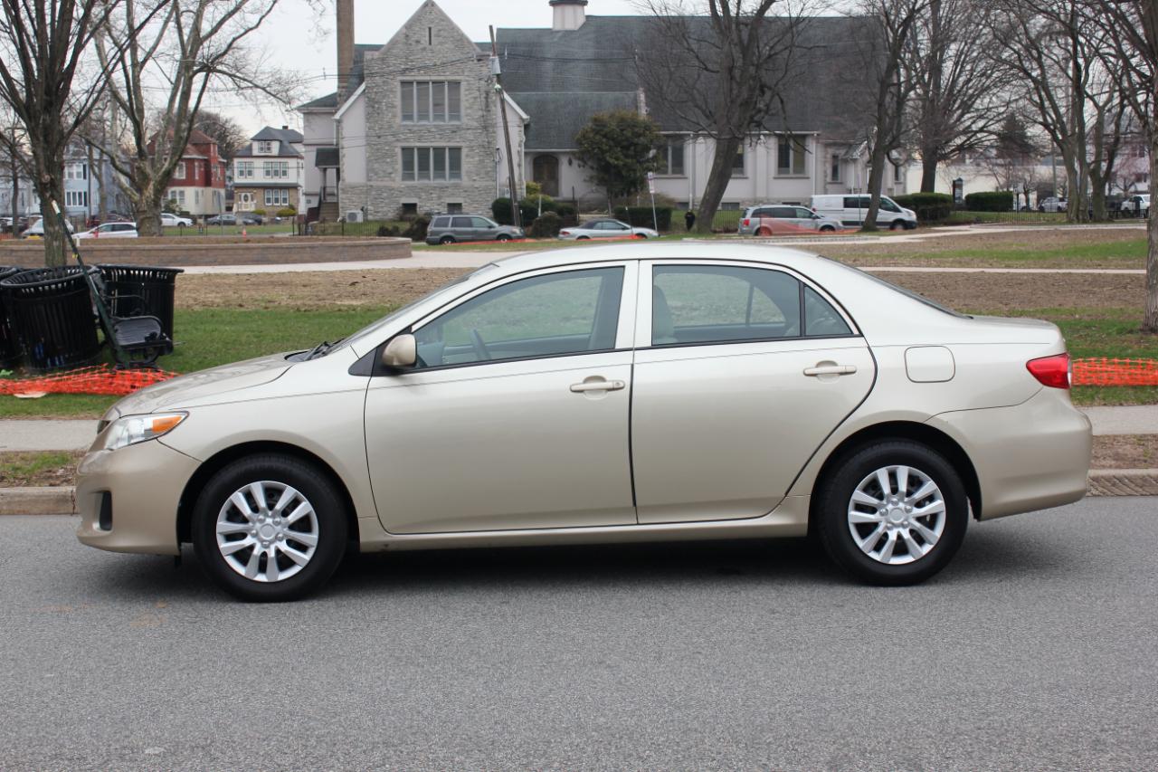 Toyota Corolla LE 4-Speed AT 2013