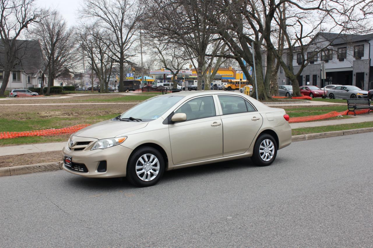 Toyota Corolla LE 4-Speed AT 2013