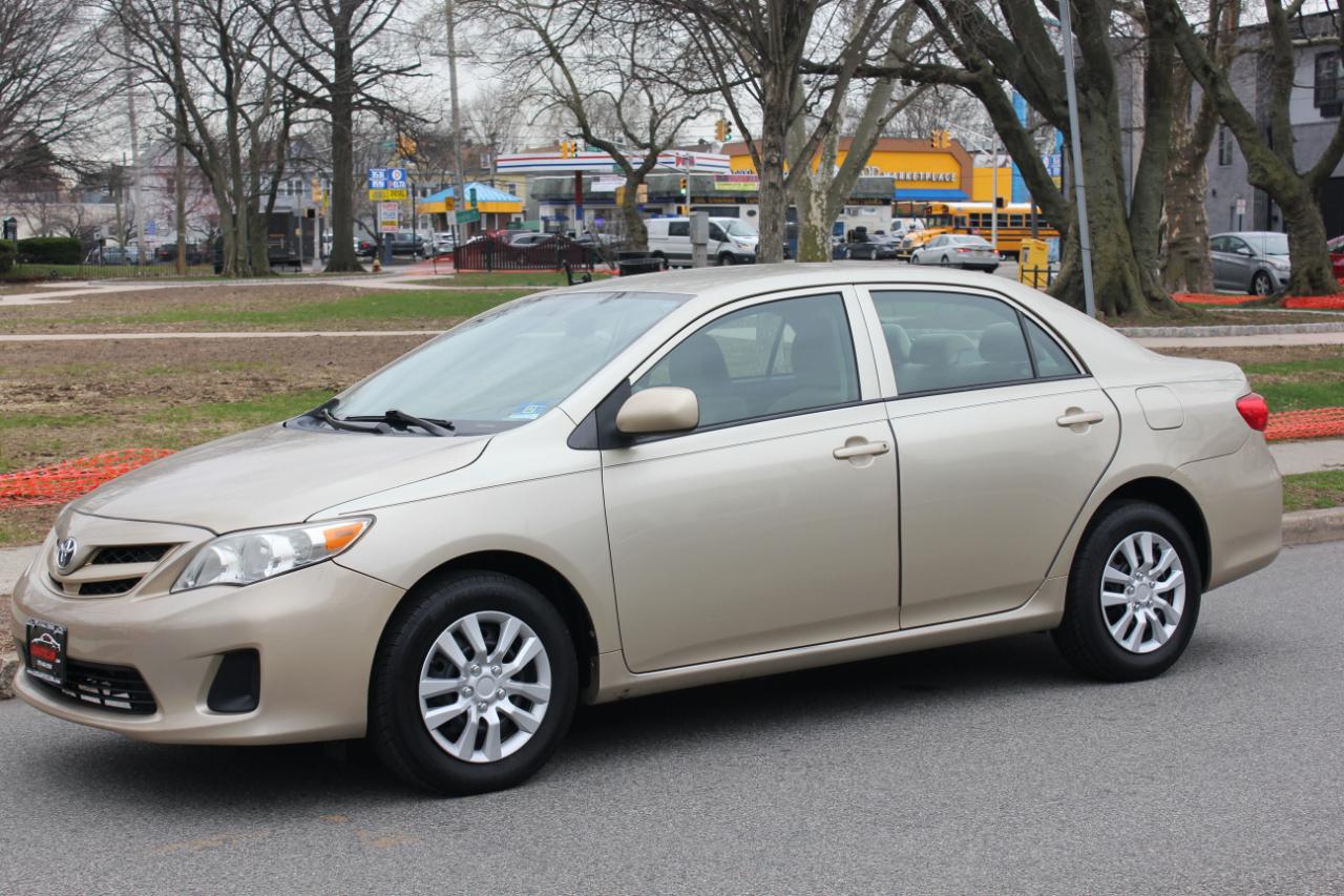 Toyota Corolla LE 4-Speed AT 2013