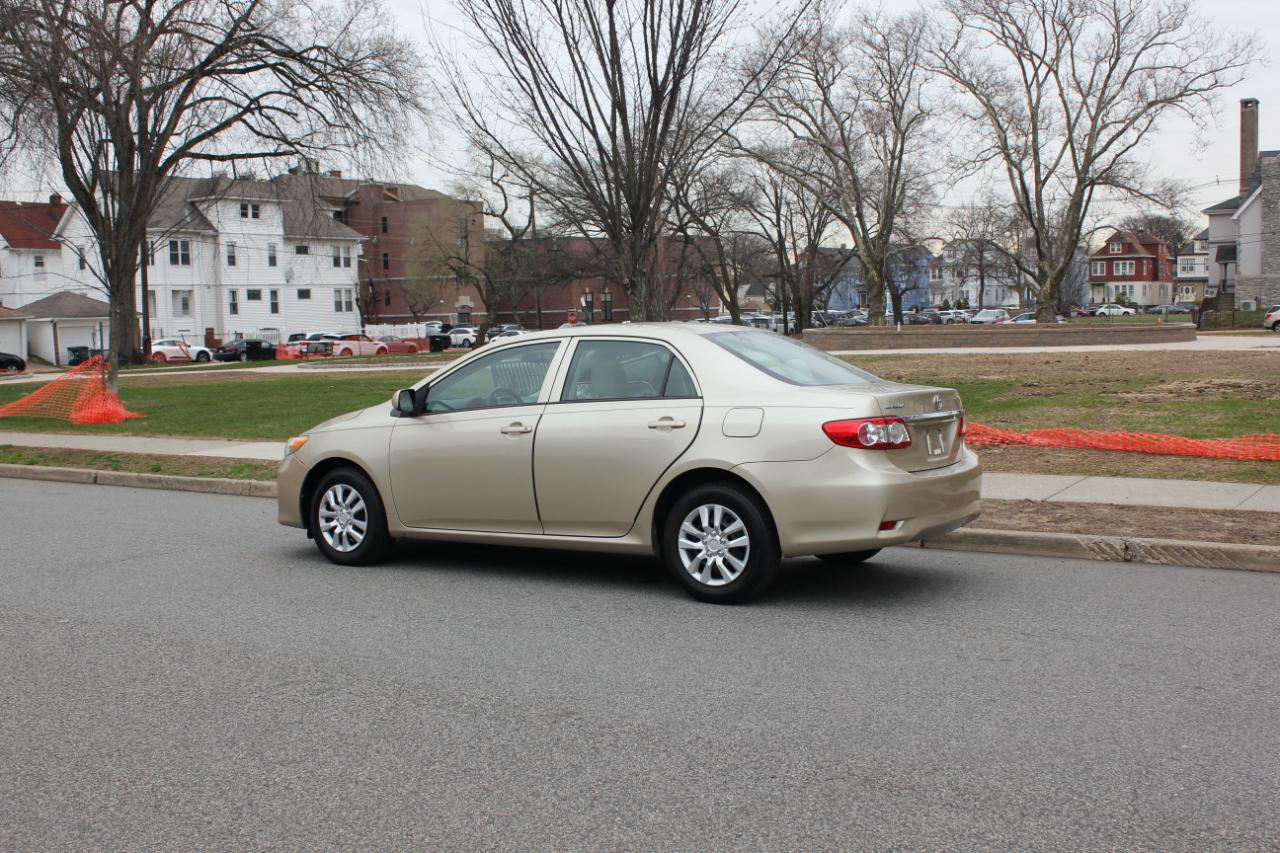 Toyota Corolla LE 4-Speed AT 2013