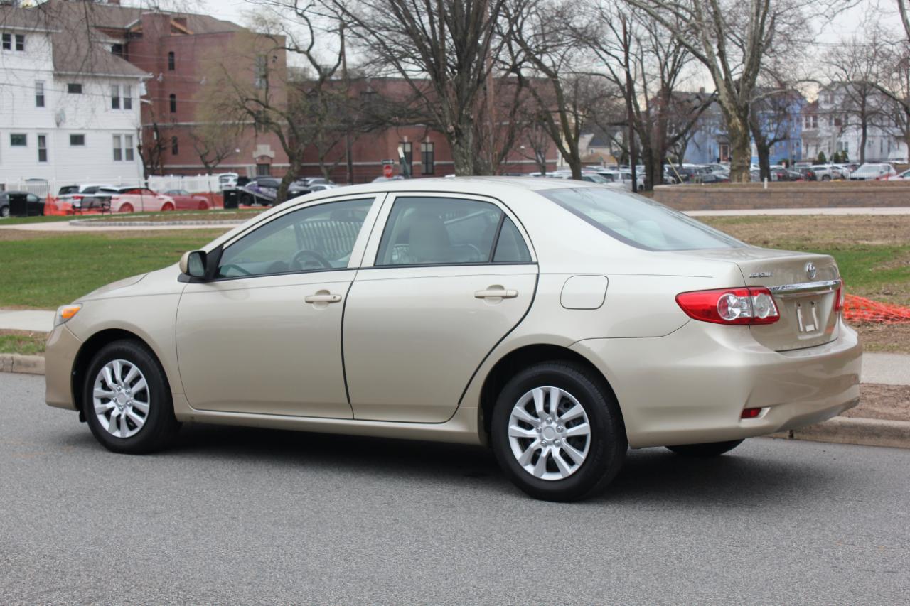Toyota Corolla LE 4-Speed AT 2013