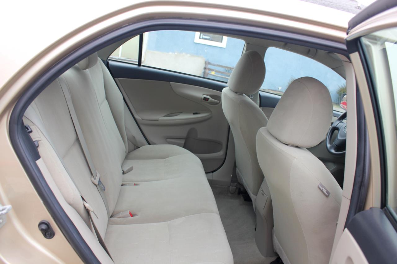 Toyota Corolla LE 4-Speed AT 2013