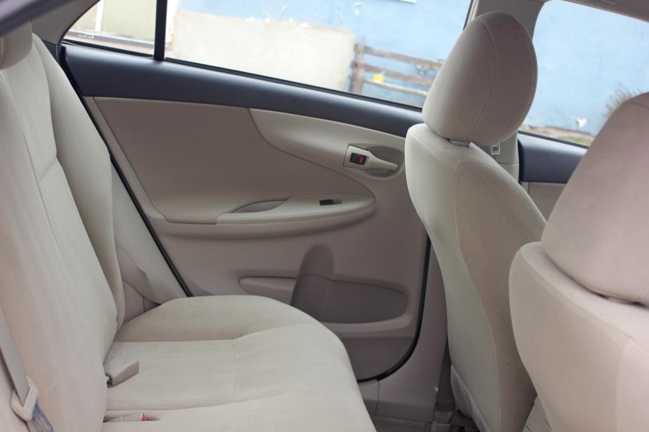 Toyota Corolla LE 4-Speed AT 2013