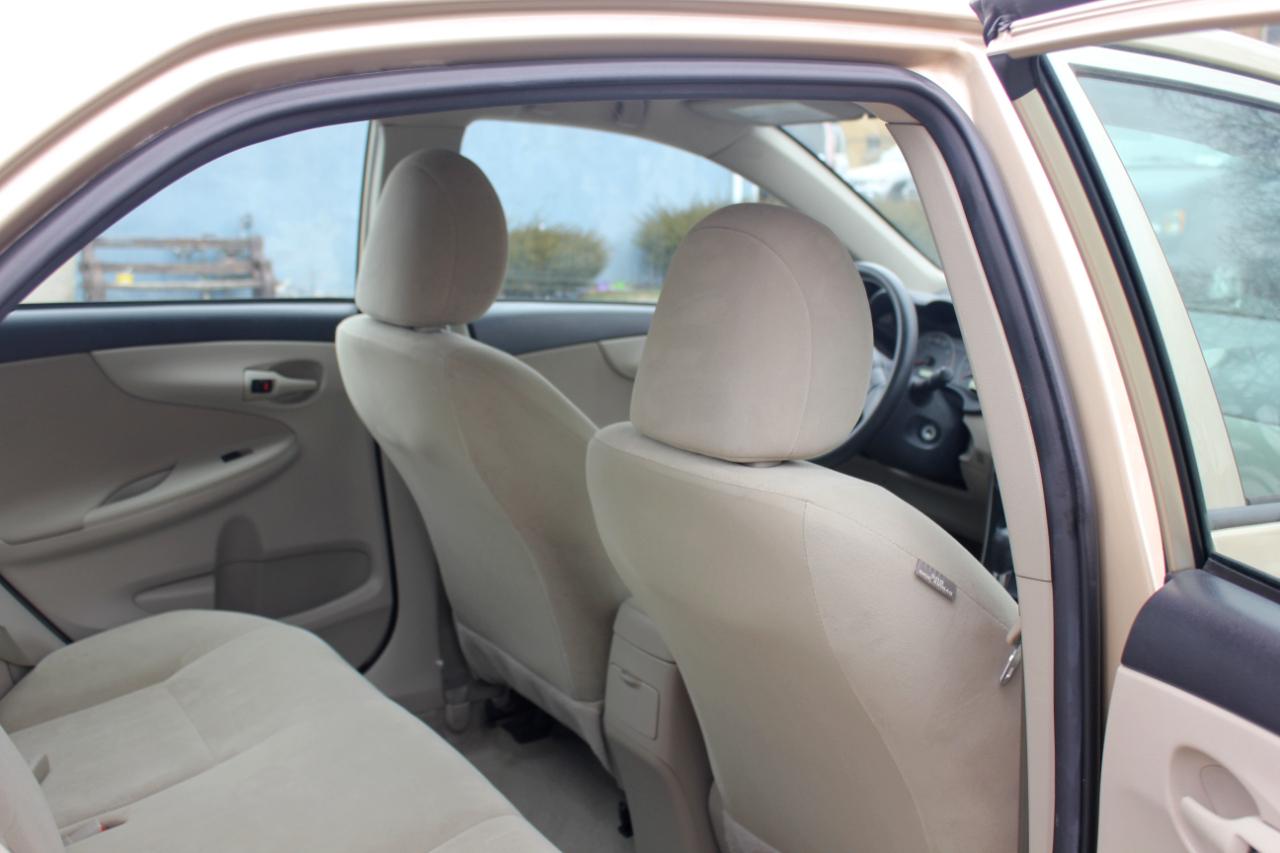 Toyota Corolla LE 4-Speed AT 2013