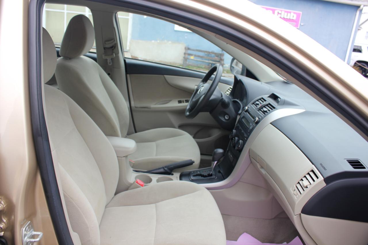 Toyota Corolla LE 4-Speed AT 2013