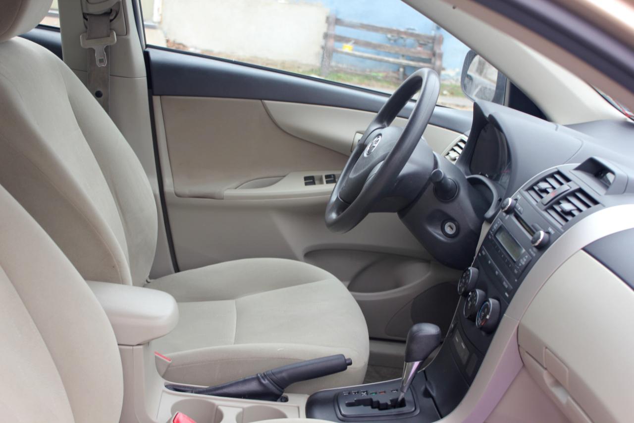 Toyota Corolla LE 4-Speed AT 2013