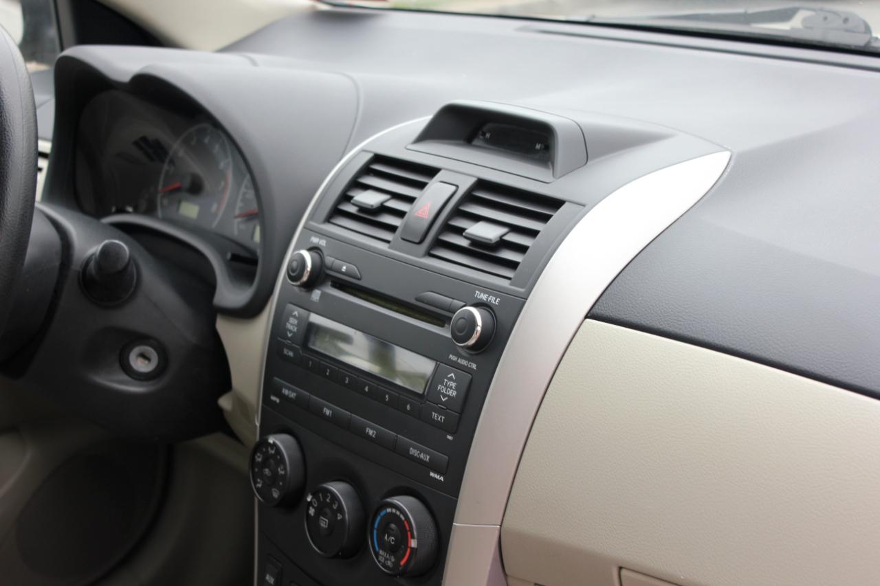 Toyota Corolla LE 4-Speed AT 2013