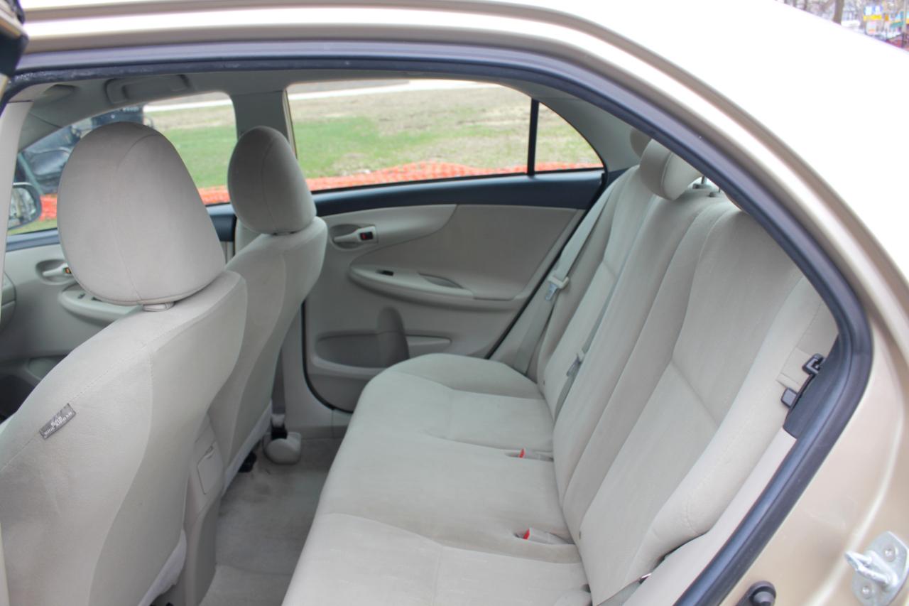 Toyota Corolla LE 4-Speed AT 2013