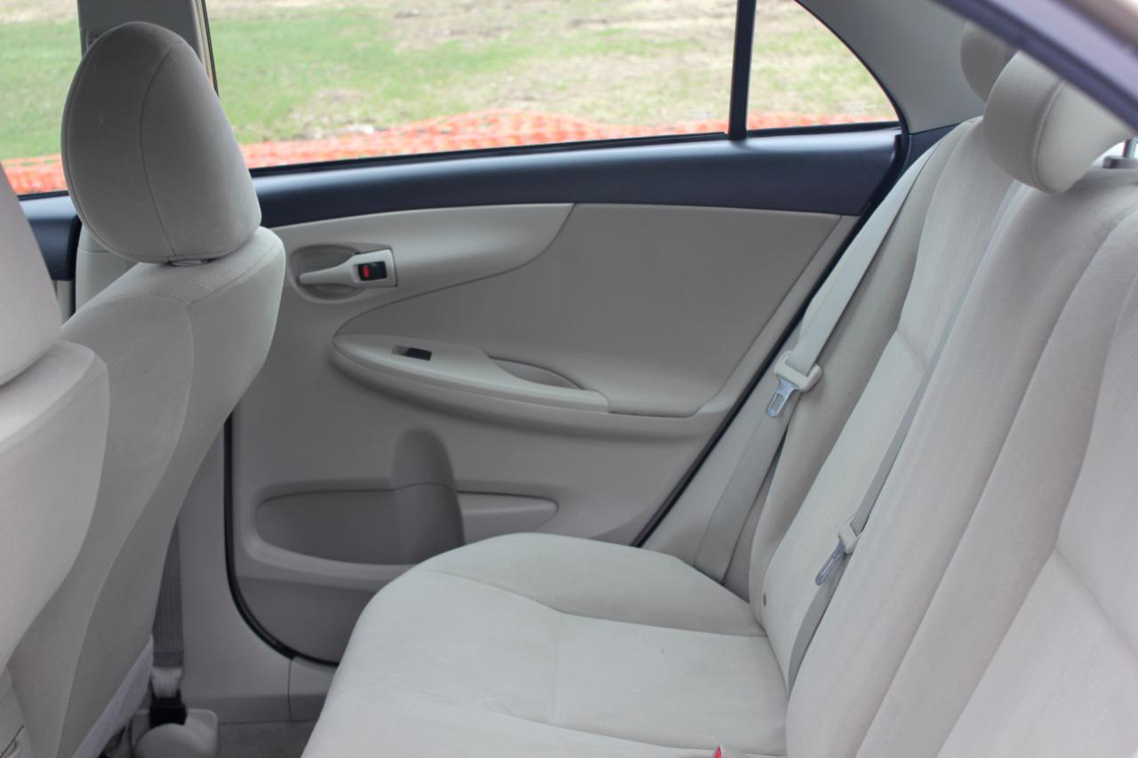 Toyota Corolla LE 4-Speed AT 2013