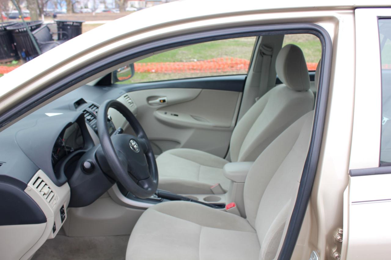 Toyota Corolla LE 4-Speed AT 2013