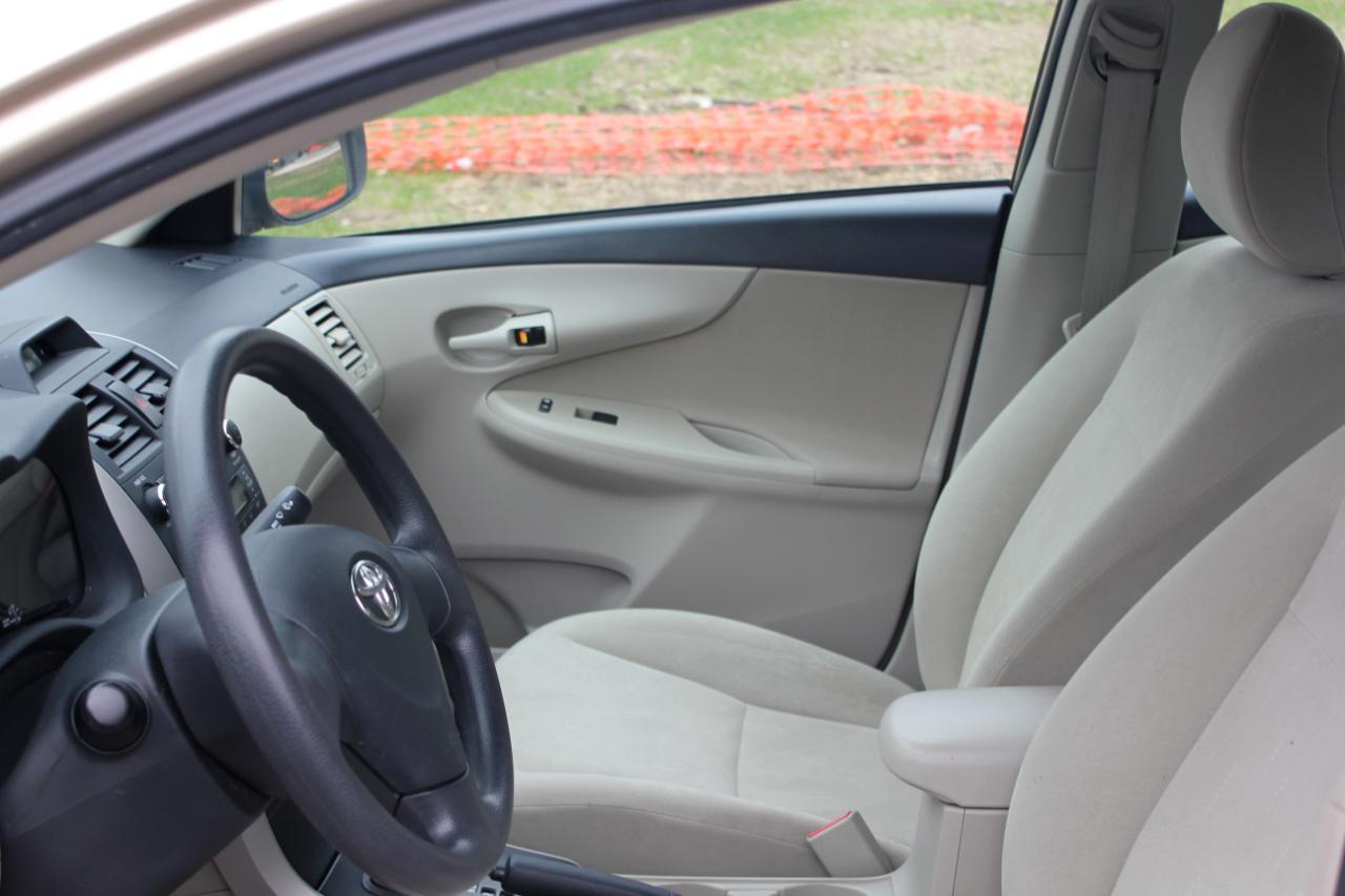 Toyota Corolla LE 4-Speed AT 2013